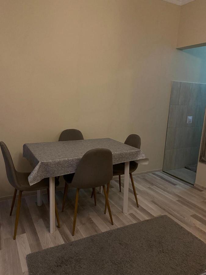 Central House Oradea Eksteriør bilde